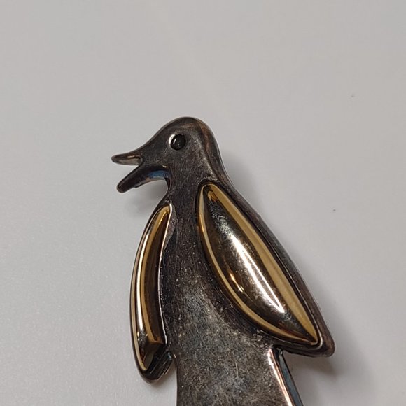 Cute Vintage Metal Two Tone Penguin Brooch Or Pendant - Picture 5 of 16